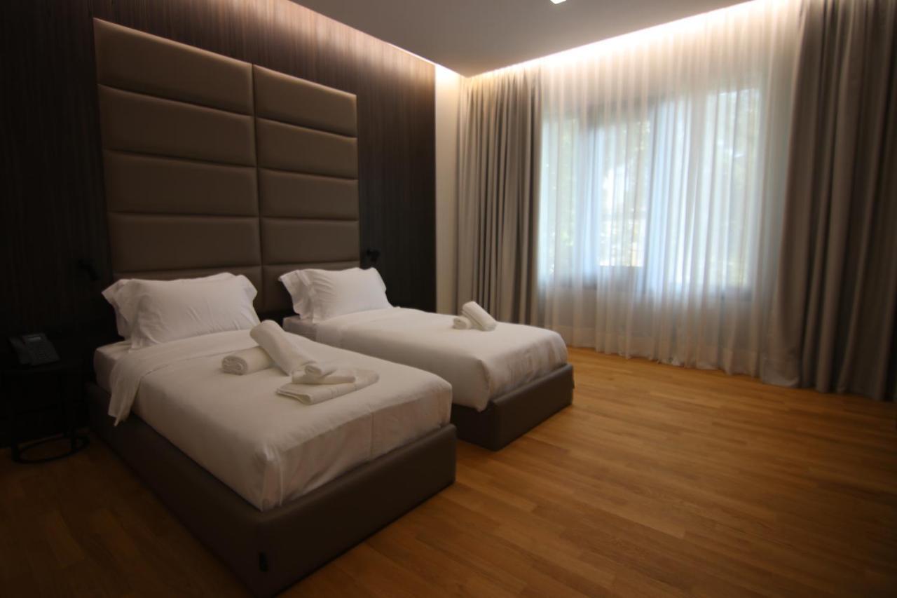 Boutique Adelar Tirana
