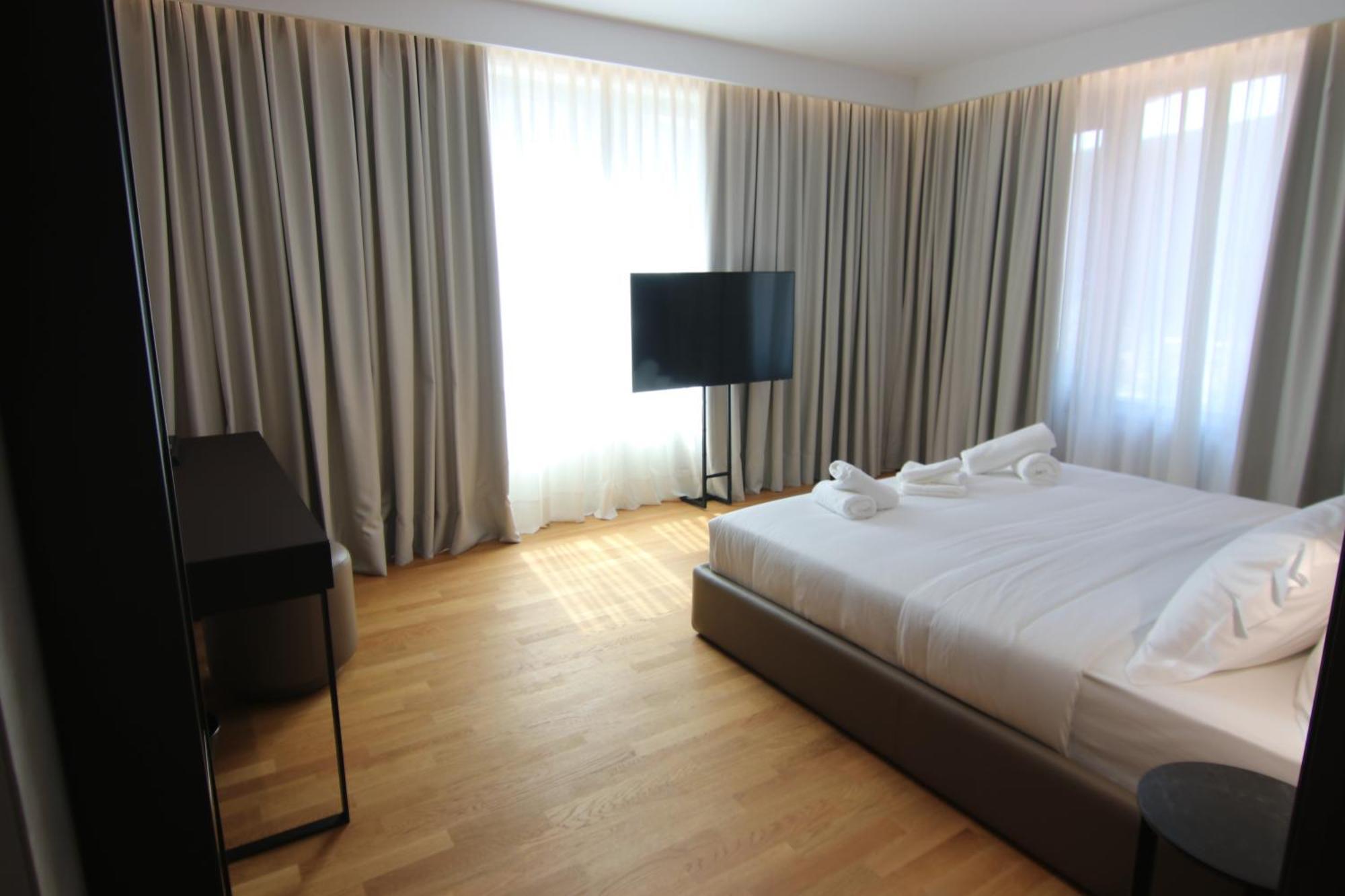 Boutique Adelar Tirana